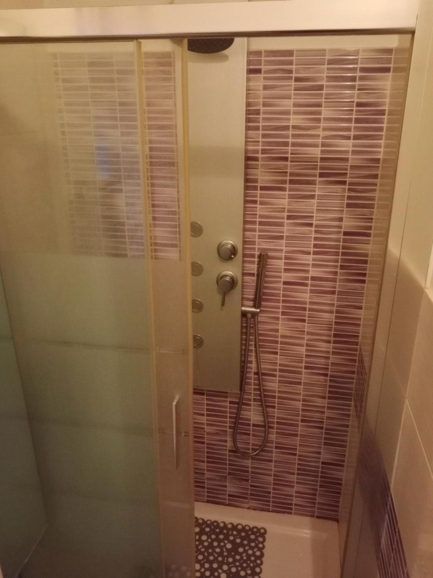 Casa - House Xavier Una Casa Famigliare , Dame Entra Solo Chi A Un Bel Cuore , Non'E Il L'Intero Alloggio Solo Stanze E Bagno Apartment Торино Екстериор снимка